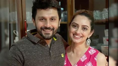 Marathi actress shruti marathe and husband gaurav ghatnekar to produce ...
