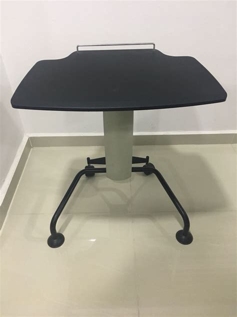 Desktop Adjustable Computer Table 的图像结果