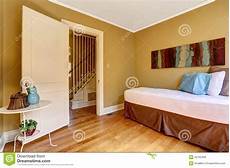 da letto semplice da letto semplice con letto singolo nella lettiera da letto semplice da letto semplice con letto singolo nella lettiera