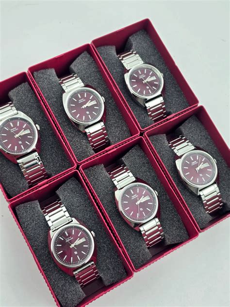 HMT Kohinoor Maroon B1 Quartz (BRAND NEW) – Watch It Move