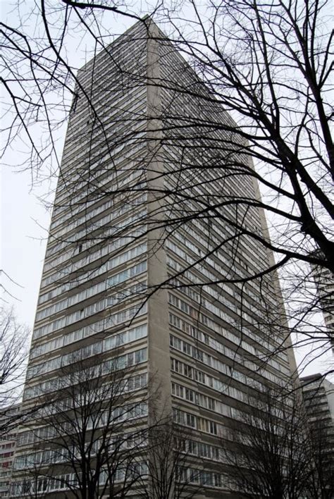 City Building Exterior 的图像结果