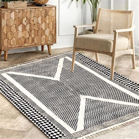 Hand blockprinted cotton rug -Black-Overall pattern – Sumaavi