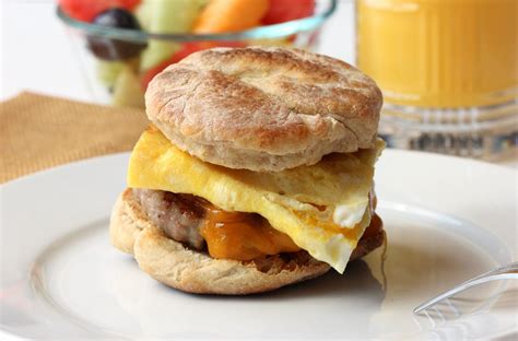 Sausage, Egg, and Cheese Breakfast Sandwich | Rezept