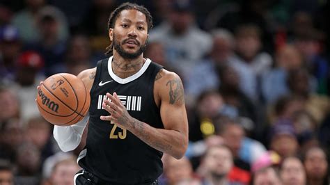 Derrick Rose Hosts Pop-Up Flower Shop In Chicago Ahead Of Bulls ...