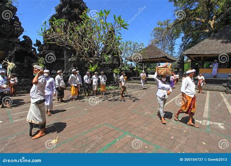 Bali Local People 的图像结果