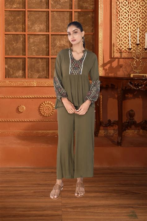 Buy Green Mandarin collar top with straight pants online at Zlaata