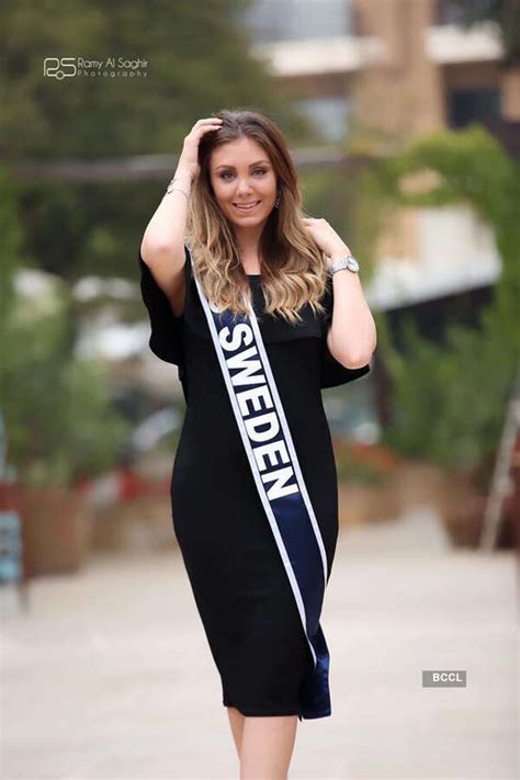 Newly crowned beauty queen dethroned for visiting Israel