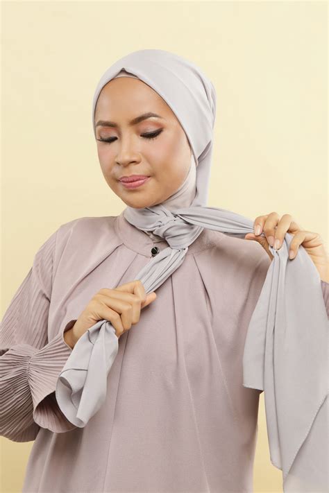 Tutorial Hijab Simple Tanpa Jarum Pentul untuk 3 Acara Berbeda ...