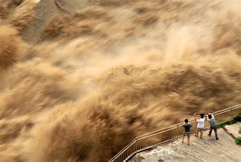 气势如虹！河南三门峡大坝开闸放水 为小浪底调蓄蓄力