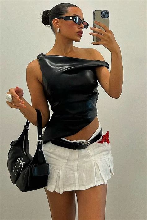 Attending Coldplay's Mumbai Concert? Here's Outfit Inspiration To Rock ...