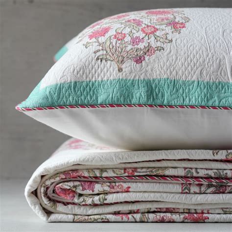 Buy Anaya Floral Pattern Hand Block Print Bed Cover - Home Artisan
