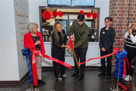 New cafe opens at Daley Library | UIC today