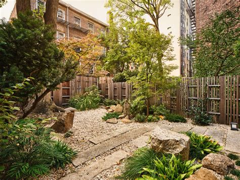 A Granite Garden for a Brooklyn Brownstone by KHoyt Architecture ...