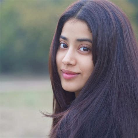 Janhvi Kapoor beats the heat in style in these new beach outing ...