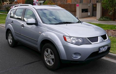 2008 Mitsubishi Outlander SE - 4dr SUV 2.4L AWD CVT auto