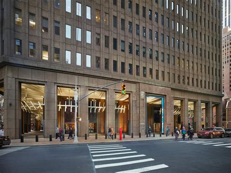 400 Year Old Street Runs Through Lobby of Renovated NYC Office Building