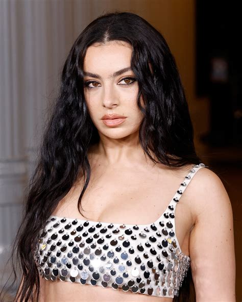 Charli XCX haar goede voornemen voor 2025 is zó brat