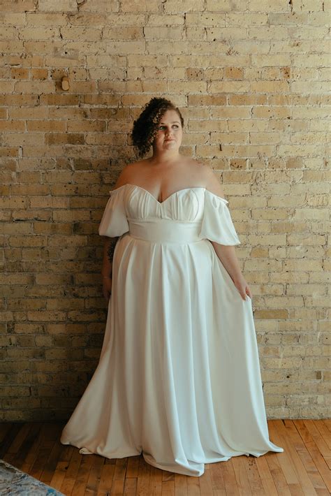 Milwaukee, Wisconsin | Plus Size Bridal Shop | Evie Young — Rare Bridal Bar