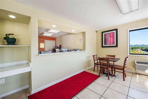 ECONO LODGE (Waynesville) - Motel Reviews, Photos, Rate Comparison ...