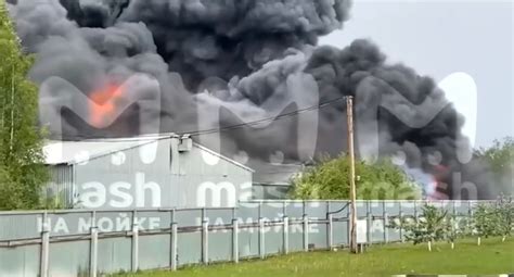 Сильный пожар на заводе "Пигмент" в Янино: видео очевидцев и все ...