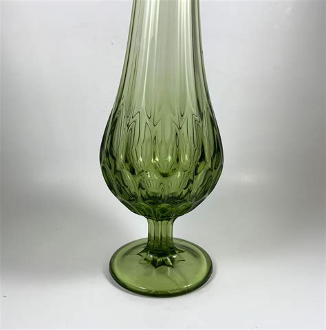 Vintage FENTON SWUNG VASE, Avocado Green Thumbprint, Stretch Glass ...