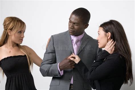 Ladies Fight Over Man 的图像结果