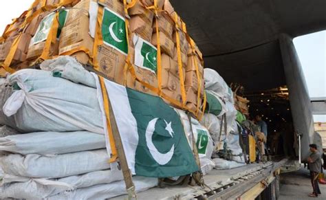 Rescue Teams help Nepal Earthquake Victims - Photos,Images,Gallery - 9672