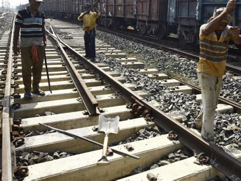 50 trains including Lucknow-Gorakhpur Vande Bharat cancelled from today ...