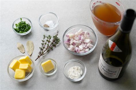 How To Make French Bordelaise Sauce Recipe - Hungry Huy