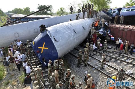 印度发生列车相撞事故 至少造成40人死亡(组图)-搜狐福建
