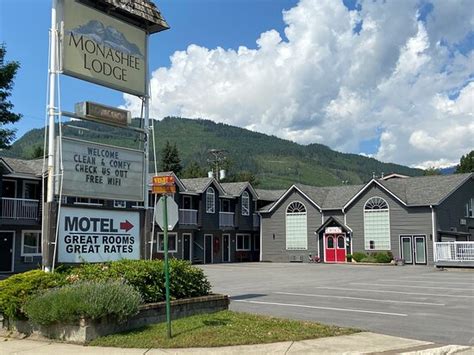 MONASHEE LODGE (Revelstoke) - Lodge Reviews, Photos, Rate Comparison ...