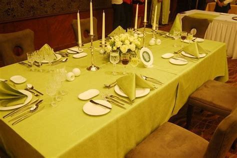 专业 | 酒店西餐宴会摆台的程序及规范&正餐摆台标准（收藏）_餐盘