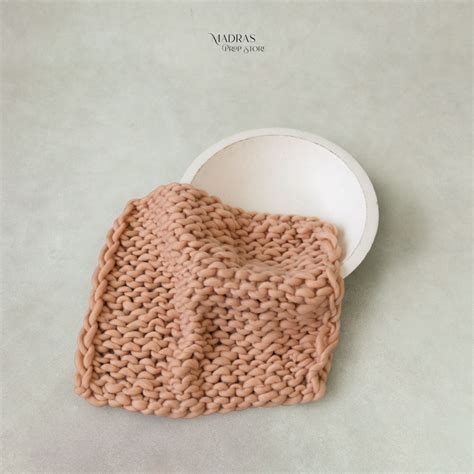 Lumpy Layer | 50 x 40 in cms – Madras Prop Store