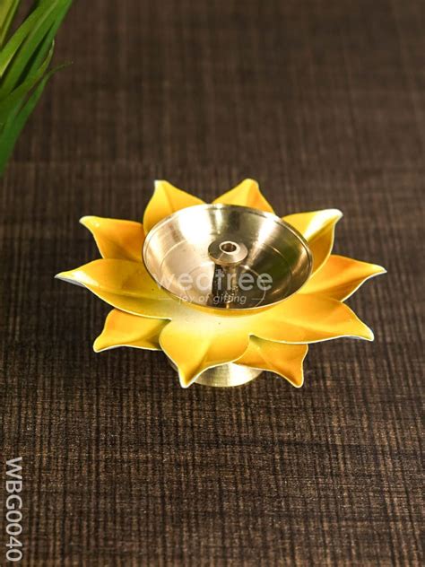Handpainted Brass Flower Shaped Diya - WBG0040 – Wedtree