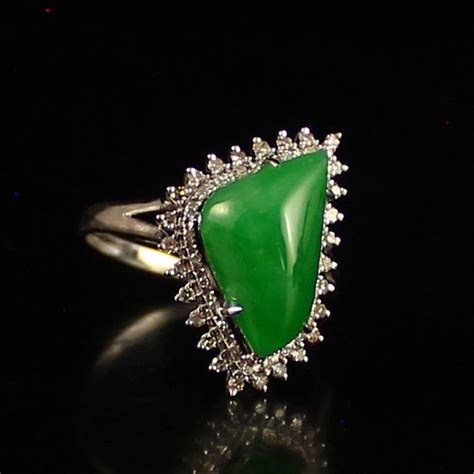 Jade Buying Guide - Jadeite and Nephrite - Gem Society