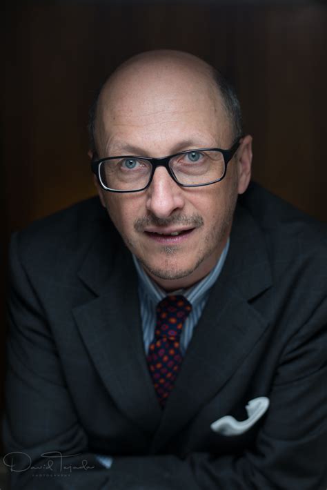 Business Person Potrait 的图像结果