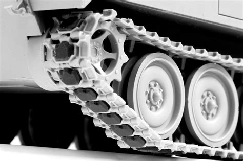 3583 - 1/35 M727 MiM-23 Tracked Guided Missile Carrier - Dragon Plastic ...