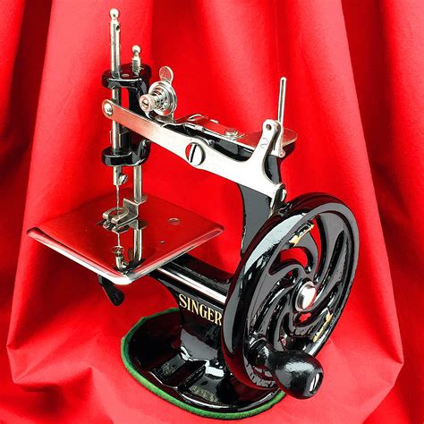 Singer Sewing 的图像结果