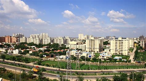 लग्जरी मकान, आसमान पर दाम.. क्या आम आदमी के लिए गुरुग्राम में घर खरीदना ...