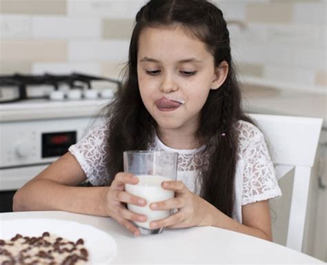 Natural Ingredients You Must Add Daily To Your Kid's Glass Of Milk In ...