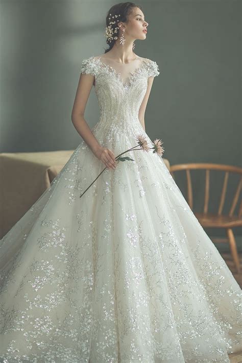 elegant romantic wedding dress