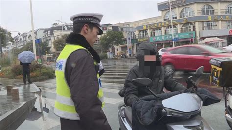 安全出行 文明出行 温江交警开展非机动车交通违法行为集中整治