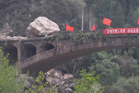 中国最牛的一座桥 汶川地震都震不倒 巨石都砸不塌 堪称建筑奇迹