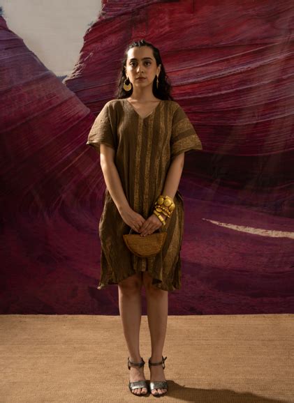 Aurum Crinkled Gold Muddy Kaftan – BANANA labs