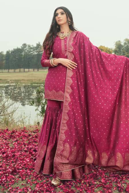 Buy Magenta Velvet Embroidery The Azeela Paisley Motifs Woven Kurta ...