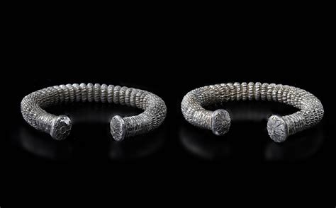 A PAIR OF SILVER BRACELETS, CLASSICAL GREEK PERIOD, 4TH CENTURY BC