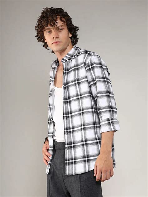 ₹899 | Campus Sutra men's Chalk White & Midnight Black Brushed Buffalo ...