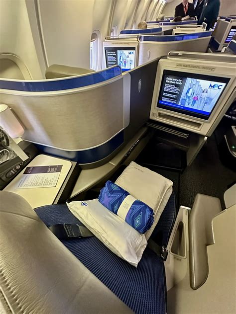 Review: United Airlines Business Class 767-300ER (LHR-ORD)