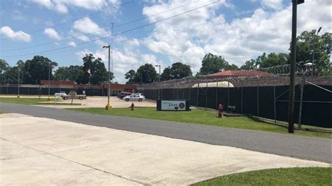 How to contact an inmate in Ascension Parish Jail?