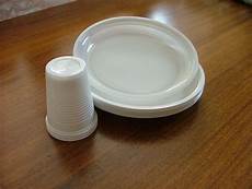 piatti bicchieri plastica piatti e bicchieri di plastica monouso diventano piatti bicchieri plastica piatti e bicchieri di plastica monouso diventano